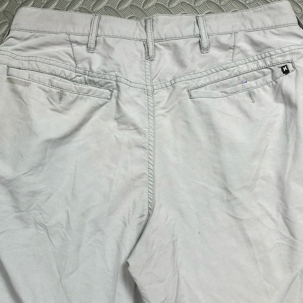 Hurley Men's Light Gray Flat Front Shorts size waist‎ 30